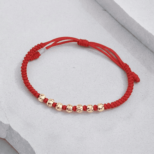 freepik__extract-the-bracelet-from-the-reference-image-and-__31461cp