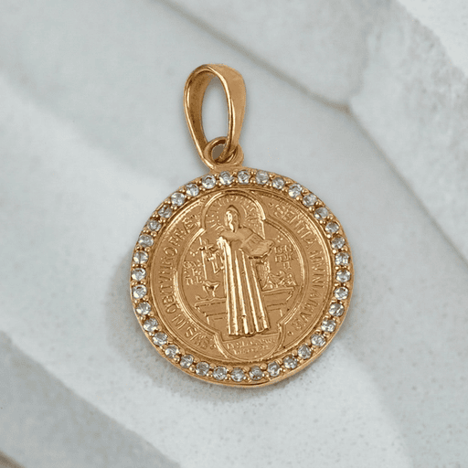 freepik__extract-the-bracelet-from-the-reference-image-and-__31508cp