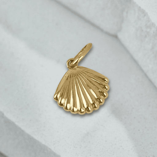 freepik__extract-the-bracelet-from-the-reference-image-and-__31512cp