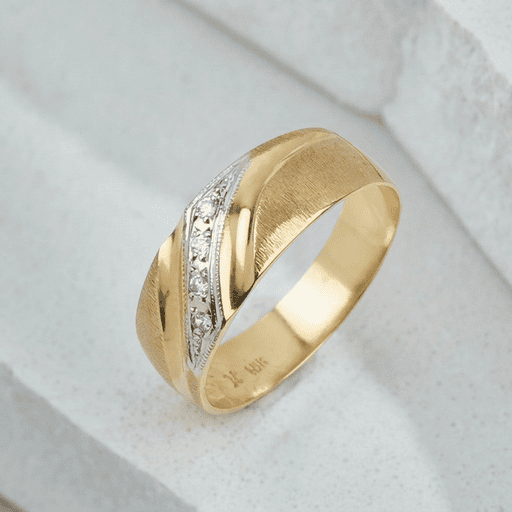 freepik__pon-el-anillo-en-la-imagen-1-sin-modificar-la-imag__31420cp