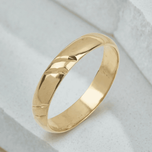 freepik__pon-el-anillo-en-la-imagen-1-sin-modificar-la-imag__31421cp