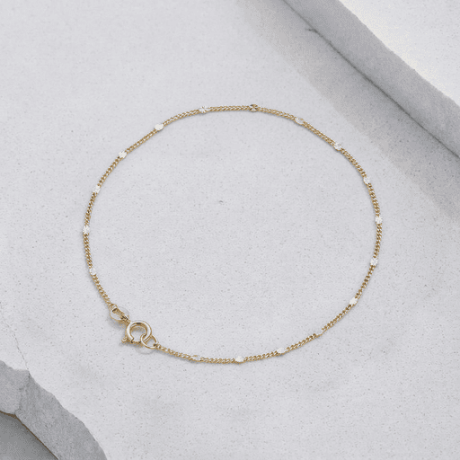 freepik__extract-the-bracelet-from-the-reference-image-and-__31456cp