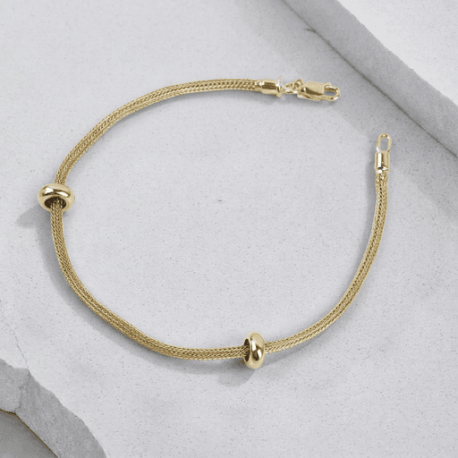 freepik__extract-the-bracelet-from-the-reference-image-and-__31438cp