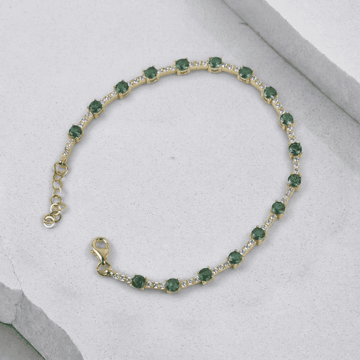 freepik__extract-the-bracelet-from-the-reference-image-and-__31449cp