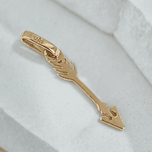 freepik__extract-the-bracelet-from-the-reference-image-and-__31478cp