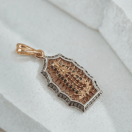 freepik__extract-the-bracelet-from-the-reference-image-and-__31480cp