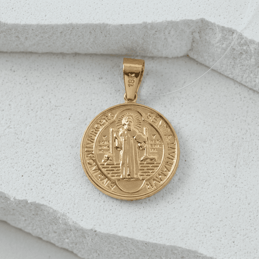 freepik__extract-the-bracelet-from-the-reference-image-and-__31492cp