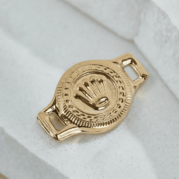 freepik__extract-the-hardware-from-the-reference-image-and-__74304cp