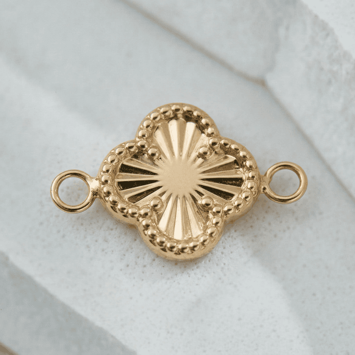 freepik__extract-the-hardware-from-the-reference-image-and-__74306cp