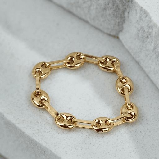 freepik__pon-el-anillo-en-la-imagen-1-sin-modificar-la-imag__31410cp