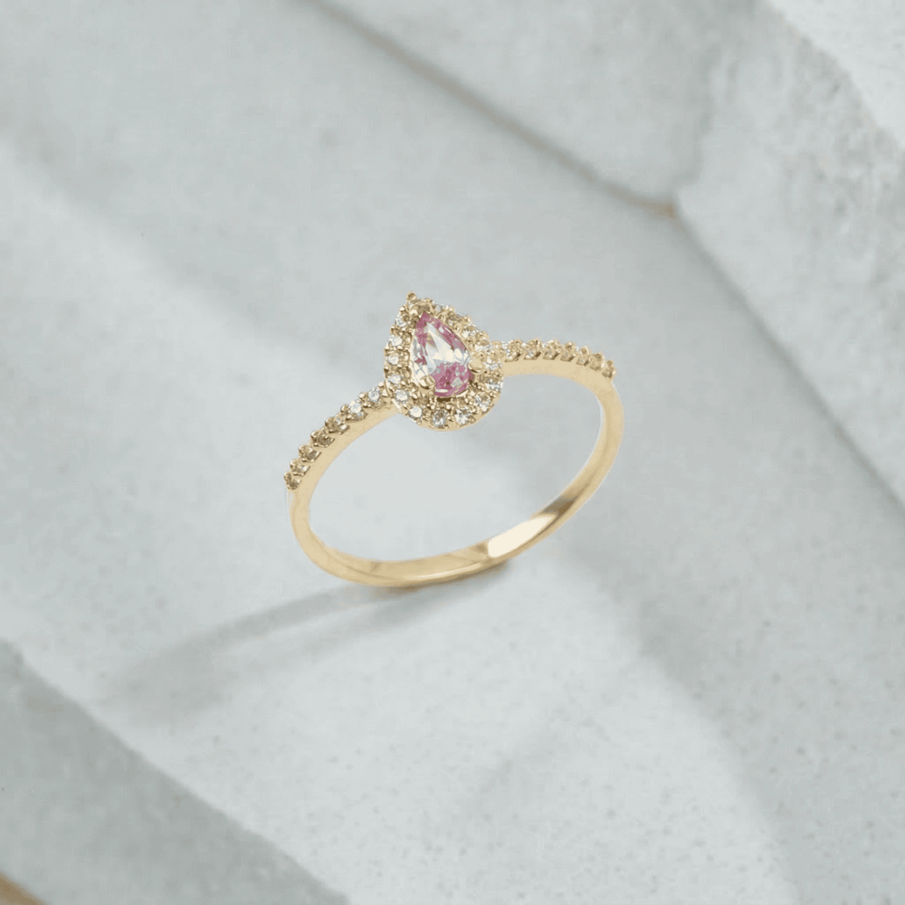 freepik__place-the-ring-from-the-reference-image-onto-image__19336cp