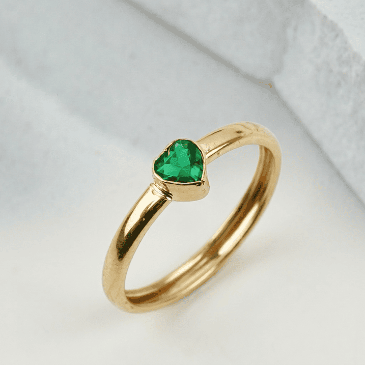 freepik__place-the-ring-from-the-reference-image-onto-image__31266cp