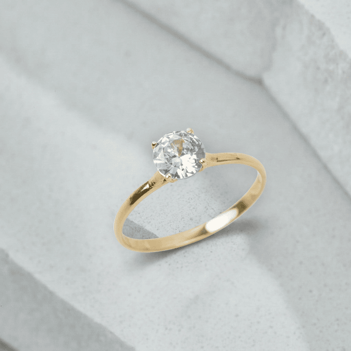 freepik__pon-el-anillo-en-la-imagen-1-sin-modificar-la-imag__73682cp