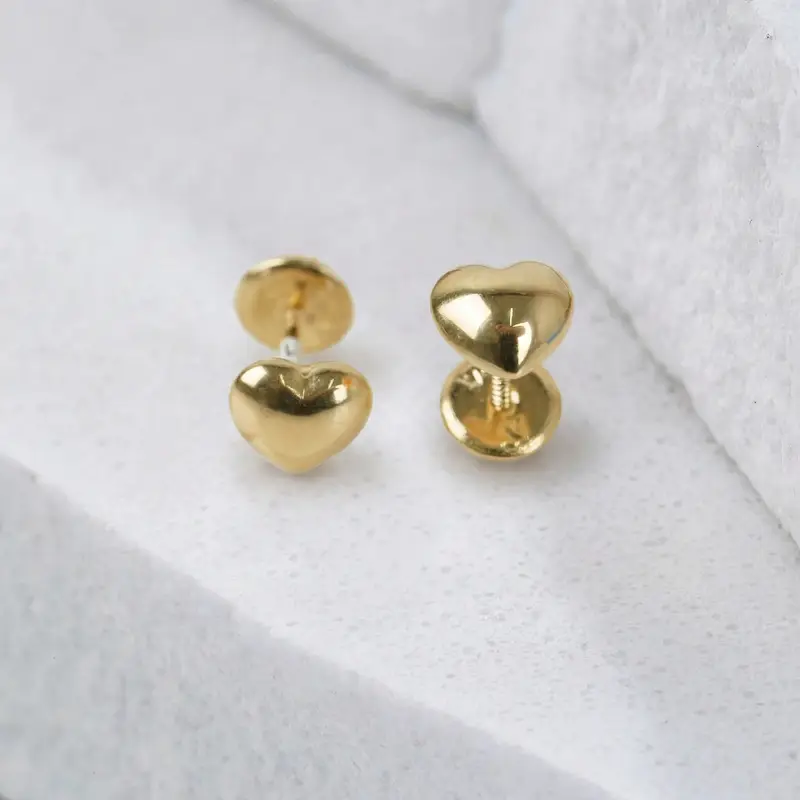 freepik_extract-the-stud-earrings_2744980449cp