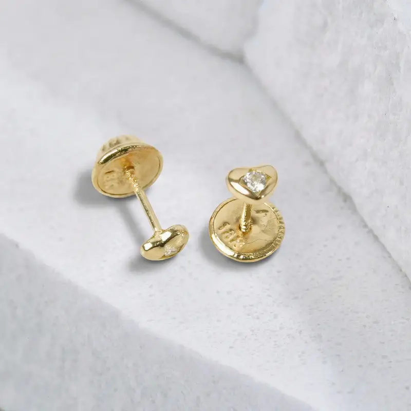 freepik_extract-the-stud-earrings_2745032381cp
